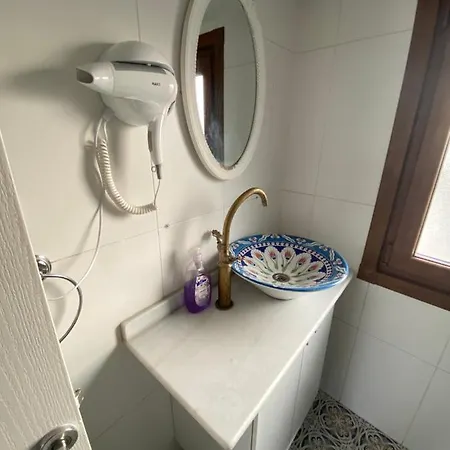Almondhill Aparts Aparthotel