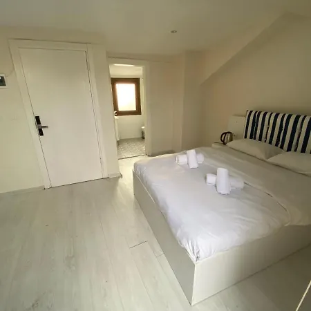 Hotel apartamentowy Almondhill Aparts *